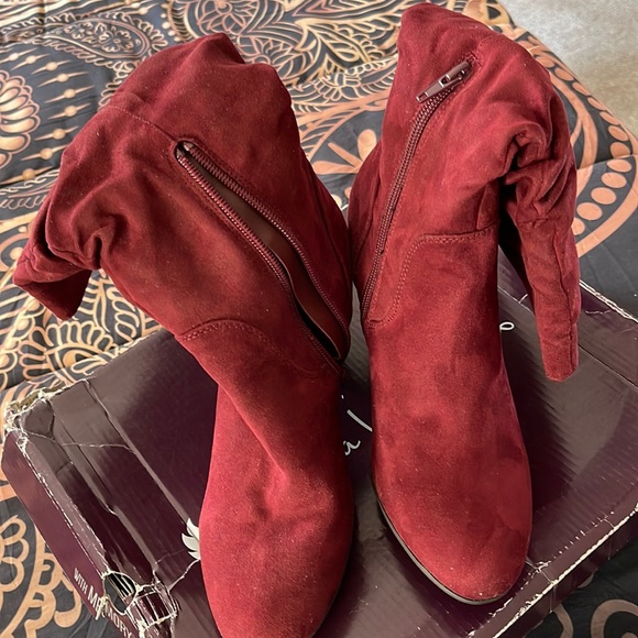 Suede Gloria Vanderbilt Claudette Bootie Gloria Vanderbilt